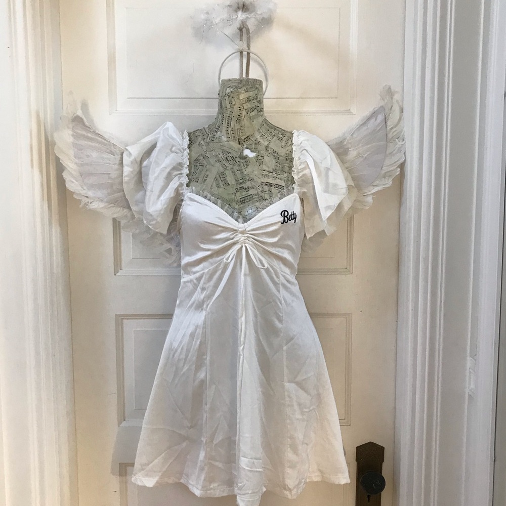 New Dolls kill sz M Angel costume white mini dress, feather wings & halo Medium